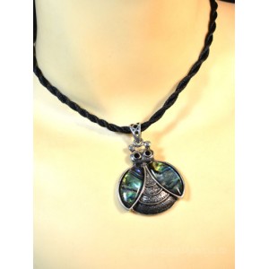 Перламутровая Кулон "Жук" 34*41мм, 50см