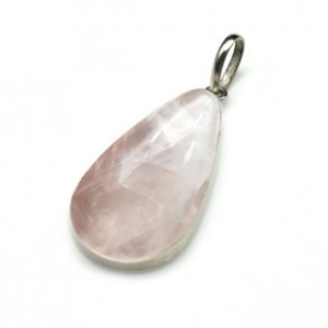 Кулон с розовым кварцем 21*37мм.