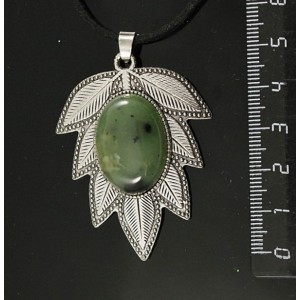 Кулон из нефрита "лист", цвет ант. серебро, овал 25х18мм