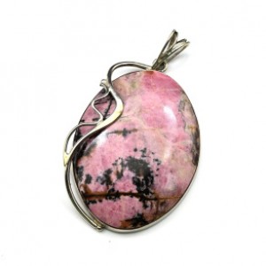 Кулон из родонита 37*52мм.