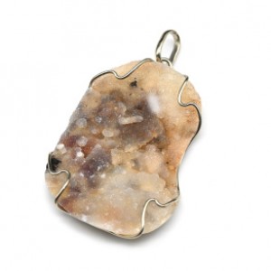 Кулон из халцедона 34*46мм. Кулон из халцедона 34*46мм.