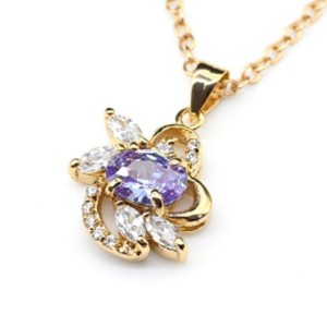 Кулон циркон сиреневый 4 стразы+циркон (иск.) Кулон циркон сиреневый 4 стразы+циркон (иск.)