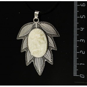 Кулон из крафтовой смолы "камея", цвет белый, "лист", цвет ант. серебро, овал 25х18мм