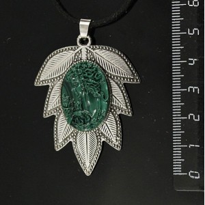 Кулон из крафтовой смолы "камея", цвет зеленый, "лист", цвет ант. серебро, овал 25х18мм