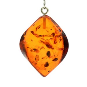Кулон из янтаря Лист 25*30мм цвет коньячный (иск.)
