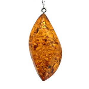 Кулон из янтаря "русалка" 22*47мм цвет коньячный (иск.) Кулон из янтаря "русалка" 22*47мм цвет коньячный (иск.)