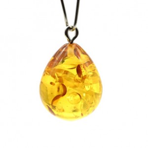 Кулон в виде капли 16*20мм из янтаря цвет медовый (иск.) Кулон в виде капли 16*20мм из янтаря цвет медовый (иск.)