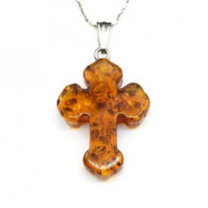 Крестик на шею из янтаря 22*28мм цвет коньячный (иск.) Крестик на шею из янтаря 22*28мм цвет коньячный (иск.)