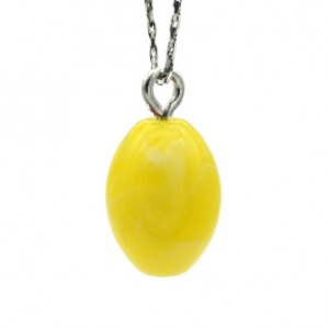 Кулон маленький из янтаря овал 12*16мм цвет молочный (иск.)