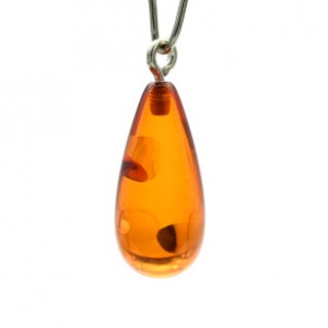 Кулон женский из янтаря капелька 8*19мм цвет коньячный (иск.) Кулон женский из янтаря капелька 8*19мм цвет коньячный (иск.)