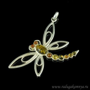 Кулон с янтарём в посеребрении стрекоза 40*65мм зеленый (иск.)