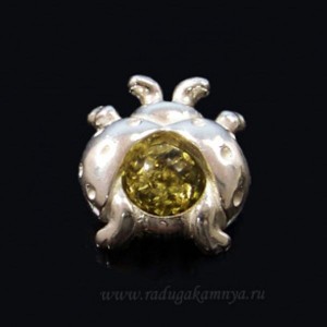 Кулон с янтарём в посеребрении божья коровка 15*18мм зелёный (иск.)