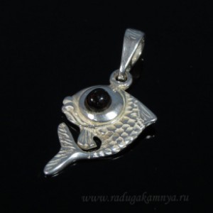 Кулон с янтарём в посеребрении рыба 15*22 коньячный (иск.)