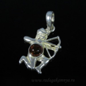 Кулон с янтарём в посеребрении знак зодиака стрелец 15*21мм коньячный (иск.)