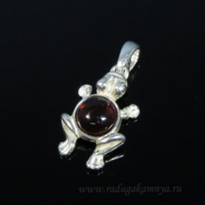 Кулон с янтарём в посеребрении лягушка 12*19мм коньячный (иск.)