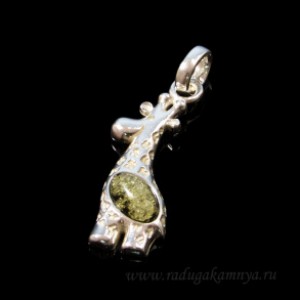 Кулон с янтарём в посеребрении жирафик 13*35мм зелёный (иск.)