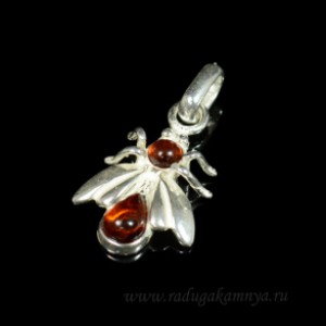 Кулон с янтарём в посеребрении мушка 16*25мм коньячный (иск.)