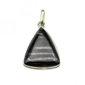 Кулон из гиперстена 22*27мм.