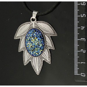 Кулон c кабошоном из пластика "щетка кристаллов", цвет синий, "лист", цвет ант. серебро, овал 25х18мм
