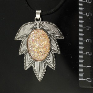 Кулон c кабошоном из пластика "щетка кристаллов", цвет персиковый, "лист", цвет ант. серебро, овал 25х18мм