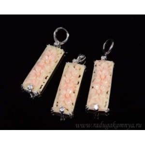 Серьги и Кулон "Цветы" 13*37мм, цвет персик (иск.) Серьги и Кулон "Цветы" 13*37мм, цвет персик (иск.)