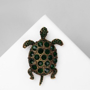 Брошь "Черепаха" с хвостиком, цвет изумруд, цвет золотистый