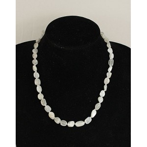 Бусы из лунного камня (беломорит), галтовка