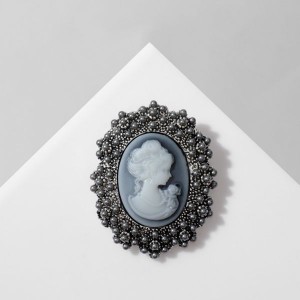 Брошь "Камея" в жемчуге, цвет серый, цвет серебристый, 5,1 х 4,2 см