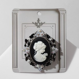 Брошь "Камея" в цветах, цвет чёрно-белый, цвет серебристый, 6,2 х 5,2 см