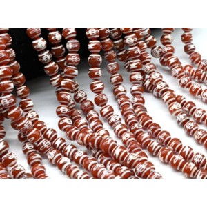 Бусины Дзи "Пять глаз с молнией" из агата шарик 8мм, цвет красно-белый, 38см, 48 бусин Бусины Дзи "Пять глаз с молнией" из агата шарик 8мм, цвет красно-белый, 38см, 48 бусин