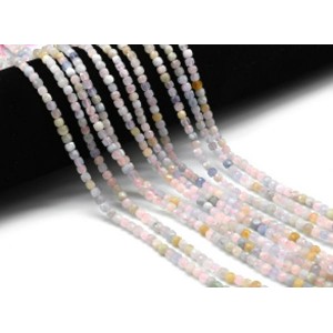 Бусины из берилла кубик гр.4-4,5мм, 39см, 100 бусин