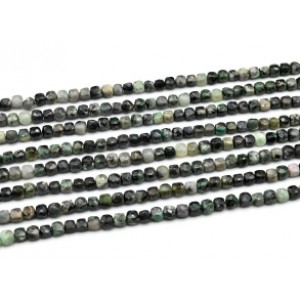 Бусины из изумруда кубик гр.4мм, 37см, 79 бусин Бусины из изумруда кубик гр.4мм, 37см, 79 бусин