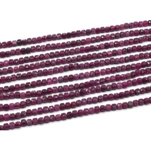 Бусины из рубина кубик гр.4мм, 38см, 101 бусина Бусины из рубина кубик гр.4мм, 38см, 101 бусина