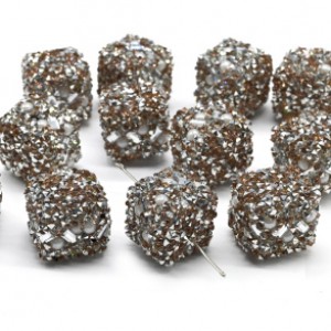 Бусина Куб 17*17мм сахарный цвет серебристый, 1шт (иск.) Бусина Куб 17*17мм сахарный цвет серебристый, 1шт (иск.)