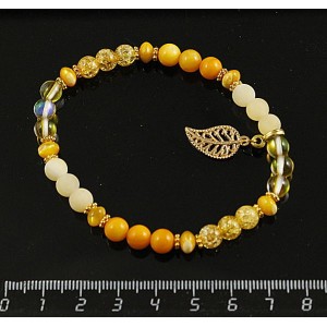 Браслет перламутр тонир. оранжевый, оникс желтый, опал иск., кварц сахарный (шарик 6мм), с подвеской