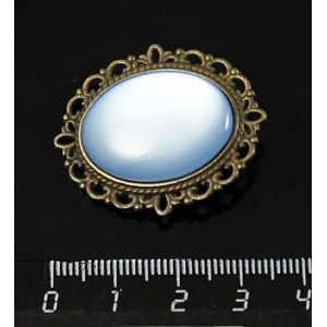 Брошь пластик голубой (эффект опала), с ажурным контуром, цвет бронза, овал 25х18мм