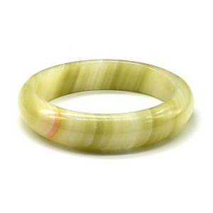 Браслет - кольцо из оникса, внутренний диаметр 59-60мм, ширина 15мм.