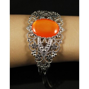 Браслет пластик оранжевый (эффект опала), овал 25х18мм, жесткая основа, цвет ант.серебро