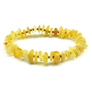 Браслет янтарный с бисером цвет молочный Браслет янтарный с бисером цвет молочный