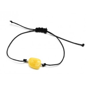 Браслет с Руной Эваз из янтаря 10*17мм на шнурке цвет медово-молочный