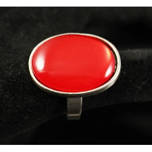 Кольцо пластик красный (эффект опала), овал 25х18мм, безразмерное (литая оправа)