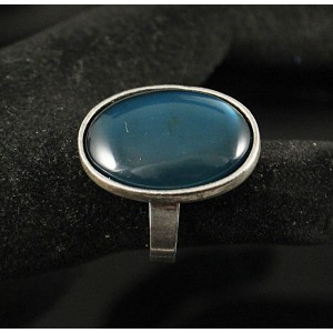 Кольцо пластик изумрудный (эффект опала), овал 25х18мм, безразмерное (литая оправа)