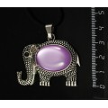 Кулон пластик сиреневый (эффект опала) "слон", овал 25х18мм