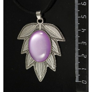 Кулон пластик сиреневый (эффект опала) "лист", овал 25х18мм, цвет ант. серебро