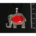 Кулон пластик красный (эффект опала) "слон", овал 25х18мм