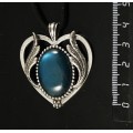 Кулон пластик изумрудный (эффект опала) "сердце с крыльями", овал 25х18мм