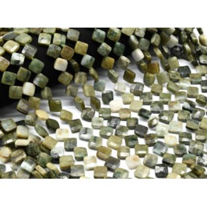 Бусины из жадеита ромб гр.13мм, 40см, 32 бусины