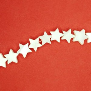 Перламутр натуральный на нитке, бусина Звёздочка плоская 12*3 мм, цвет белый, нить 16 см/15 штук