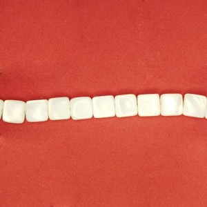 Перламутр натуральный на нитке, бусина Квадрат плоский 7*3 мм, цвет белый, нить 19 см/24 шт Перламутр натуральный на нитке, бусина Квадрат плоский 7*3 мм, цвет белый, нить 19 см/24 шт