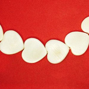 Перламутр натуральный на нитке, бусина Сердечко плоское 15*3 мм, цвет белый, нить 18 см/около 13 штук